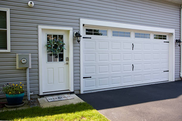 24/7 Emergency Garage Door Panel Replacement experts in Newark, NJ